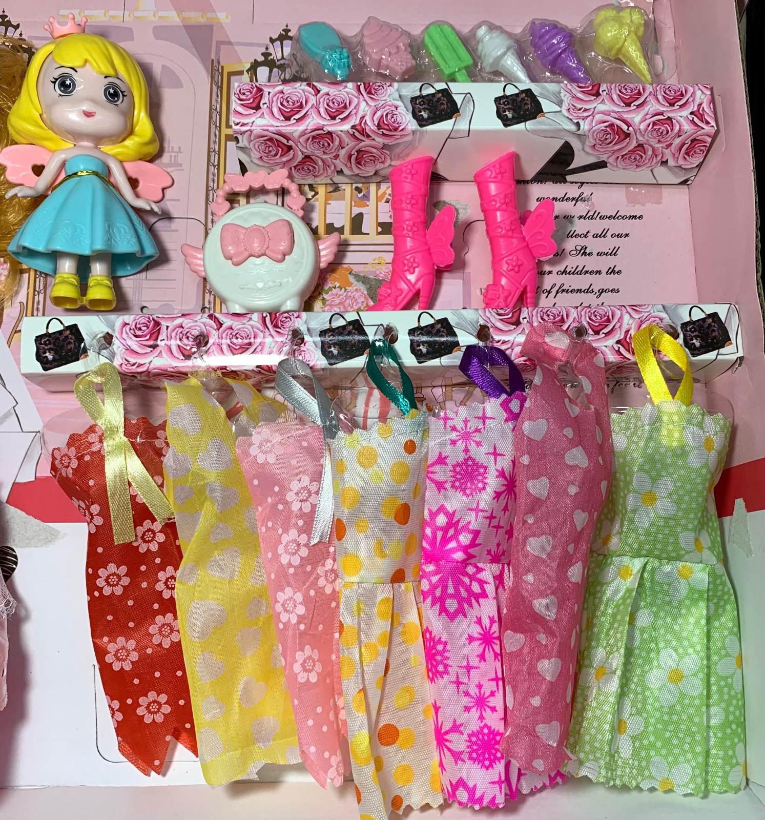 Miniatura 3 de Kit de Barbie fashionista con vestidos
